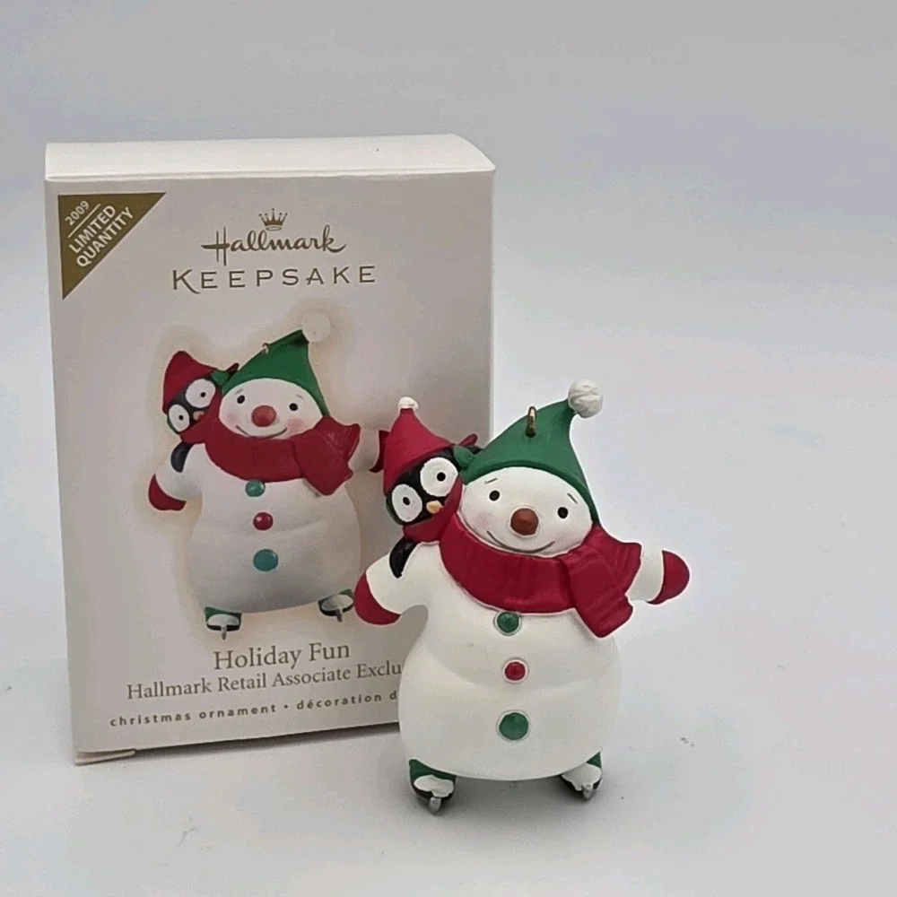 Hallmark 2009 Holiday Fun Retail Associate Ornament Limited‎ Quantity- With Box